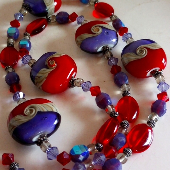 VINTAGE  ITALIAN MURANO ART GLASS TWO COLORS  CARVED DESIGN NECKLACE 25" LONG - Picture 1 of 7